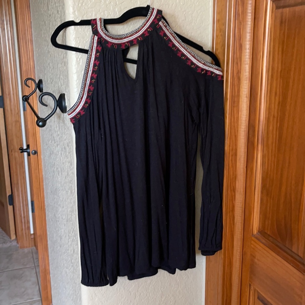 Cold shoulder long sleeve  top